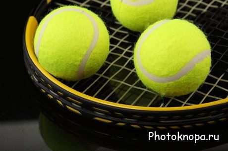 Большой теннис, мячи и ракетки - клипарт