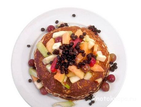 Русские блины с красной икрой и оладьи - растровый клипарт Русские блины с красной икрой и оладьи - растровый клипарт
